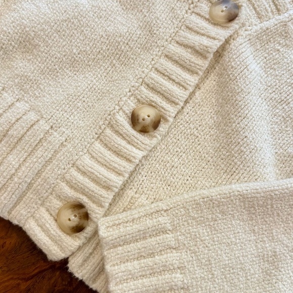 Abercrombie and Fitch Cream Button-Up Cardigan - Picture 4 of 5